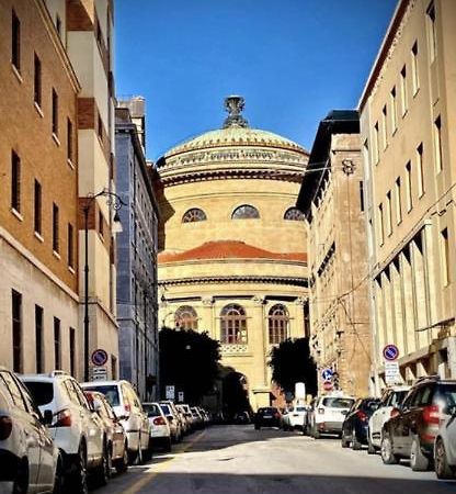 Un Raggio Di Sole Al Massimo Palermo Exterior foto